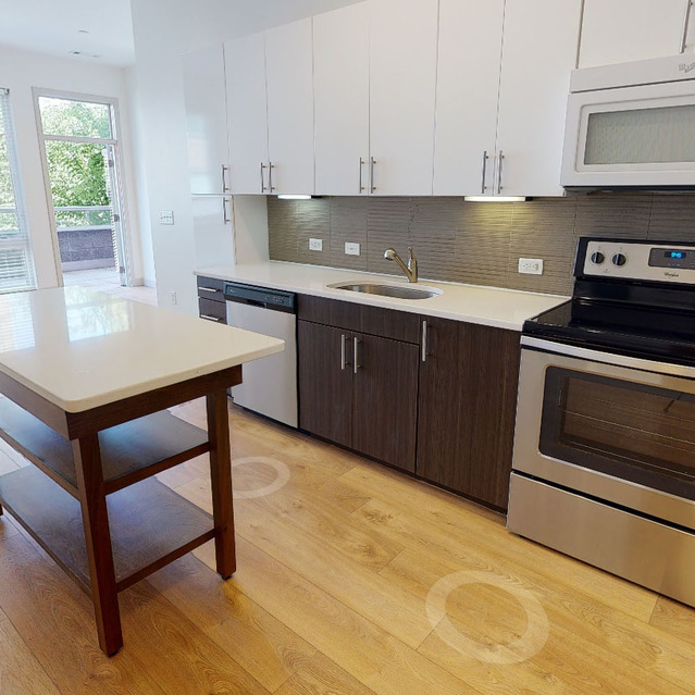 Fuse Cambridge Apartments - fully-equipped kitchen with island
