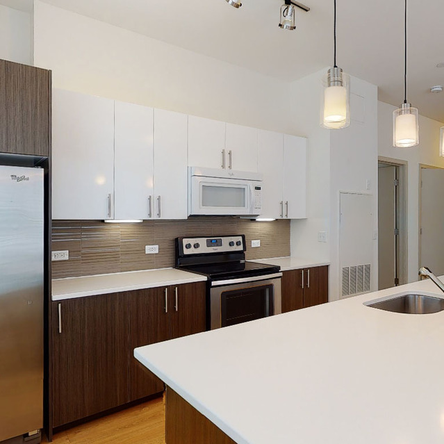 Fuse Cambridge Apartments - fully-equipped kitchen with island