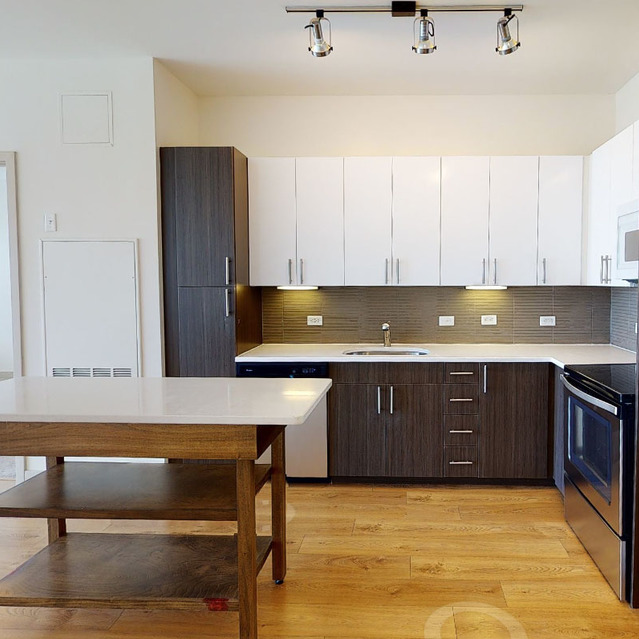Fuse Cambridge Apartments - fully-equipped kitchen with island